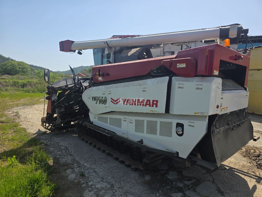 얀마 콤바인 YH7140 (7조식) 뒤우측면