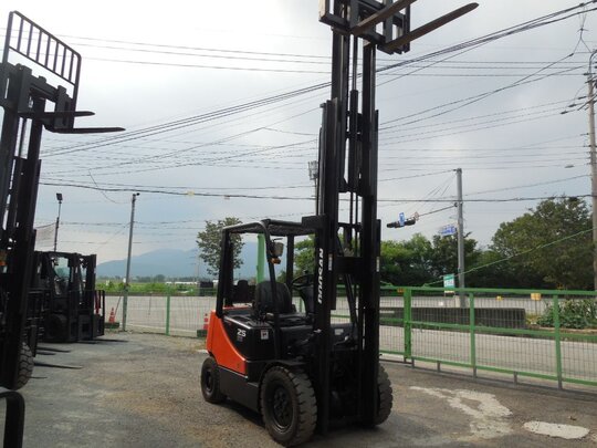  Forklift D25s (3단) 앞좌측면