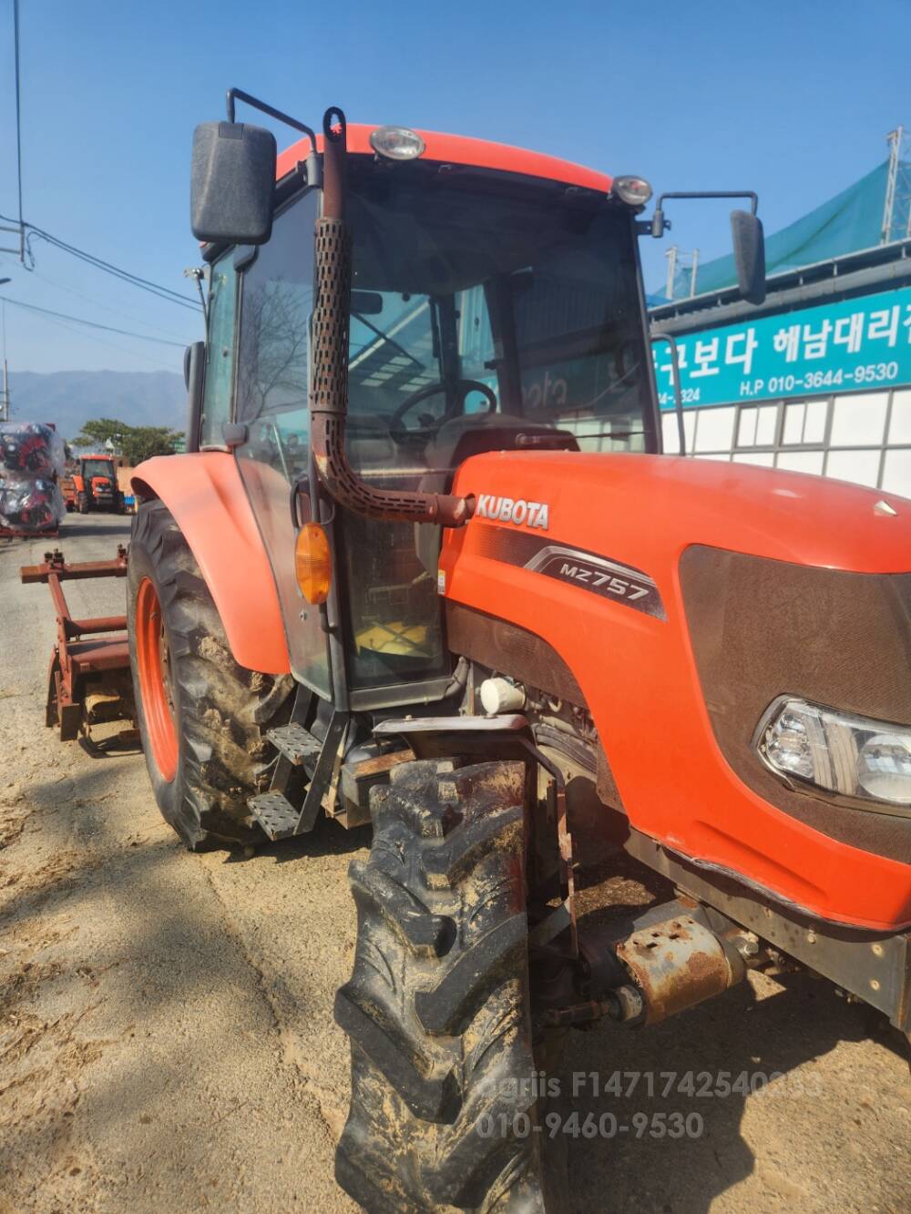 구보다 트랙터 MZ757 (80마력) 뒤우측면