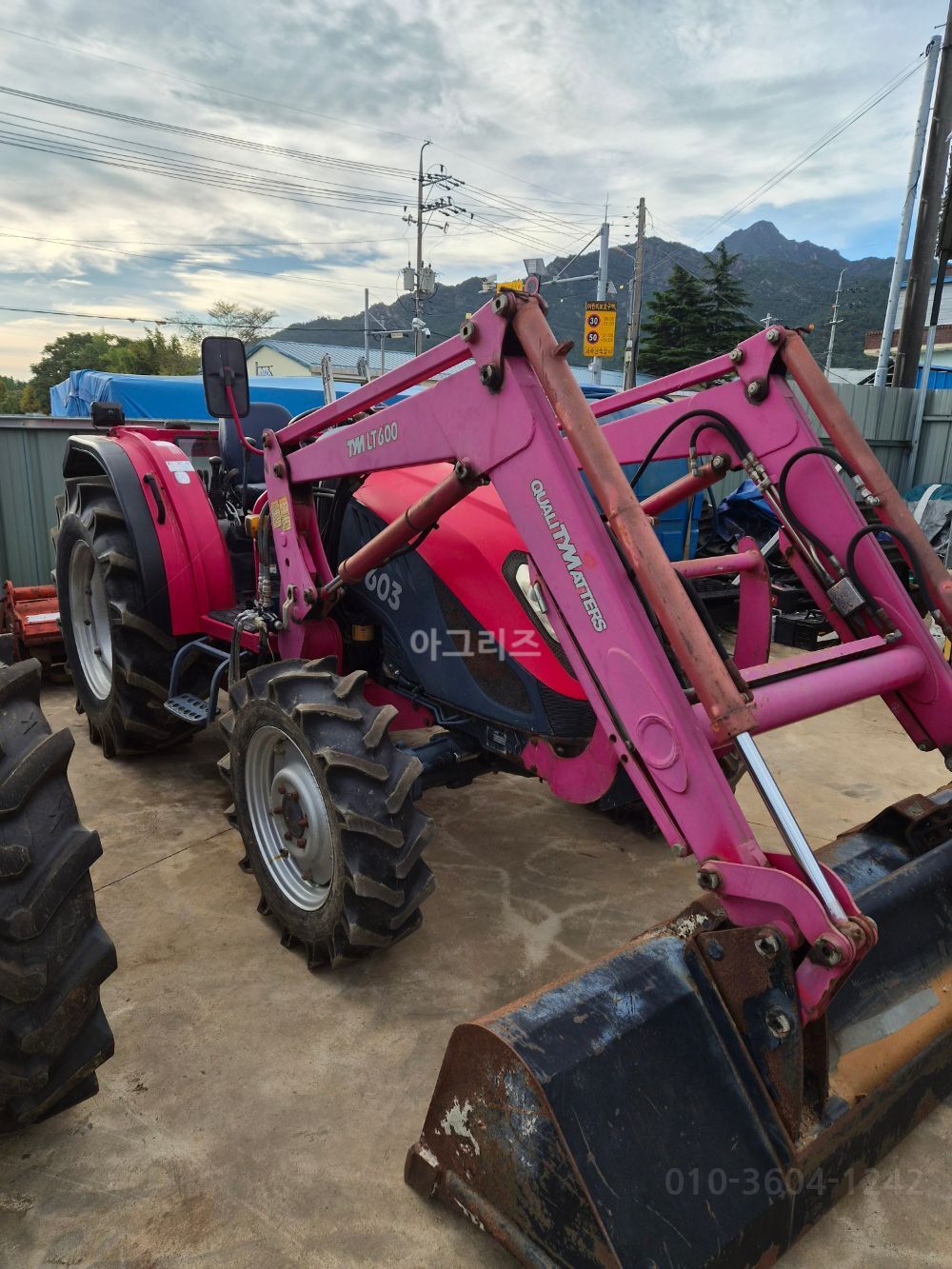 TYM 트랙터 T603 (60마력) 뒤우측면