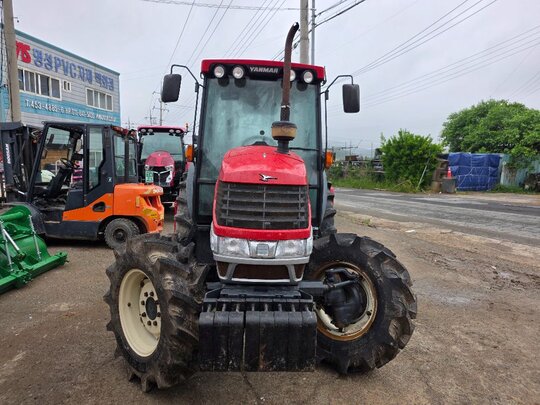 얀마 트랙터 EG782 (82마력) 앞좌측면