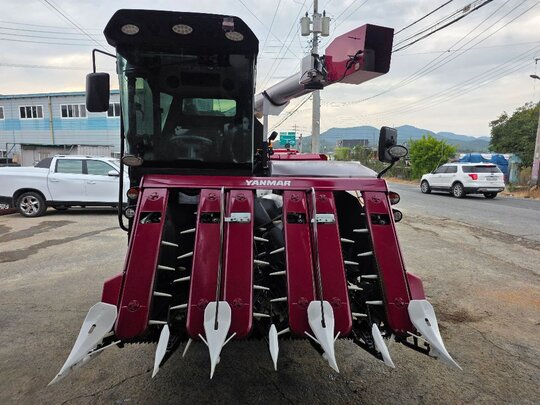 얀마 콤바인 AW695 (6조식) 앞좌측면
