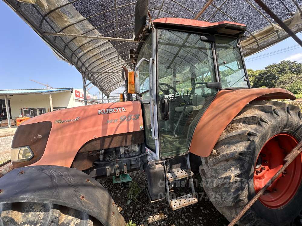 Kubota Tractor MZ953 (95hp) 운전석