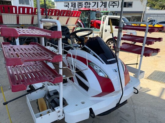 Yanmar Rice transplanter YR6D (6Rows) 앞좌측면