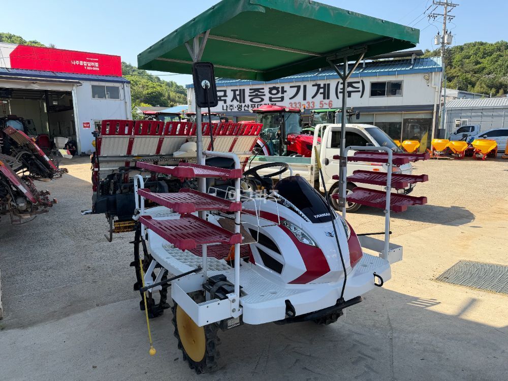 Yanmar Rice transplanter YR6D (6Rows) 뒤우측면