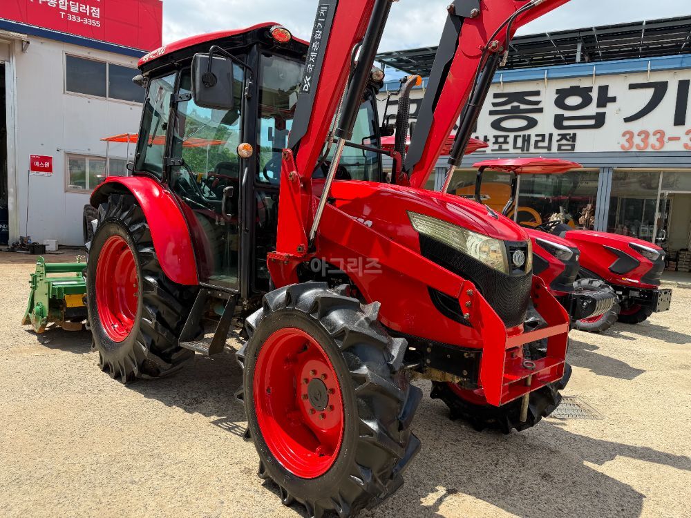 국제 트랙터 LUXEN700 (70마력) 뒤우측면