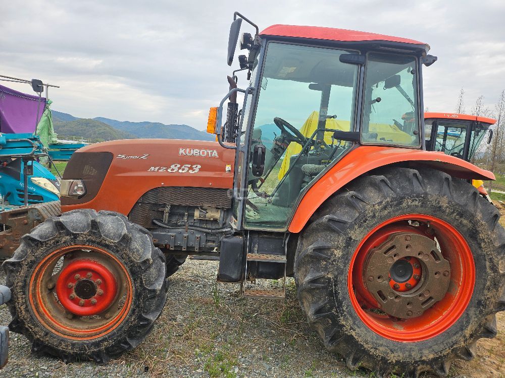 Kubota Tractor MZ853 (85hp) 뒤우측면