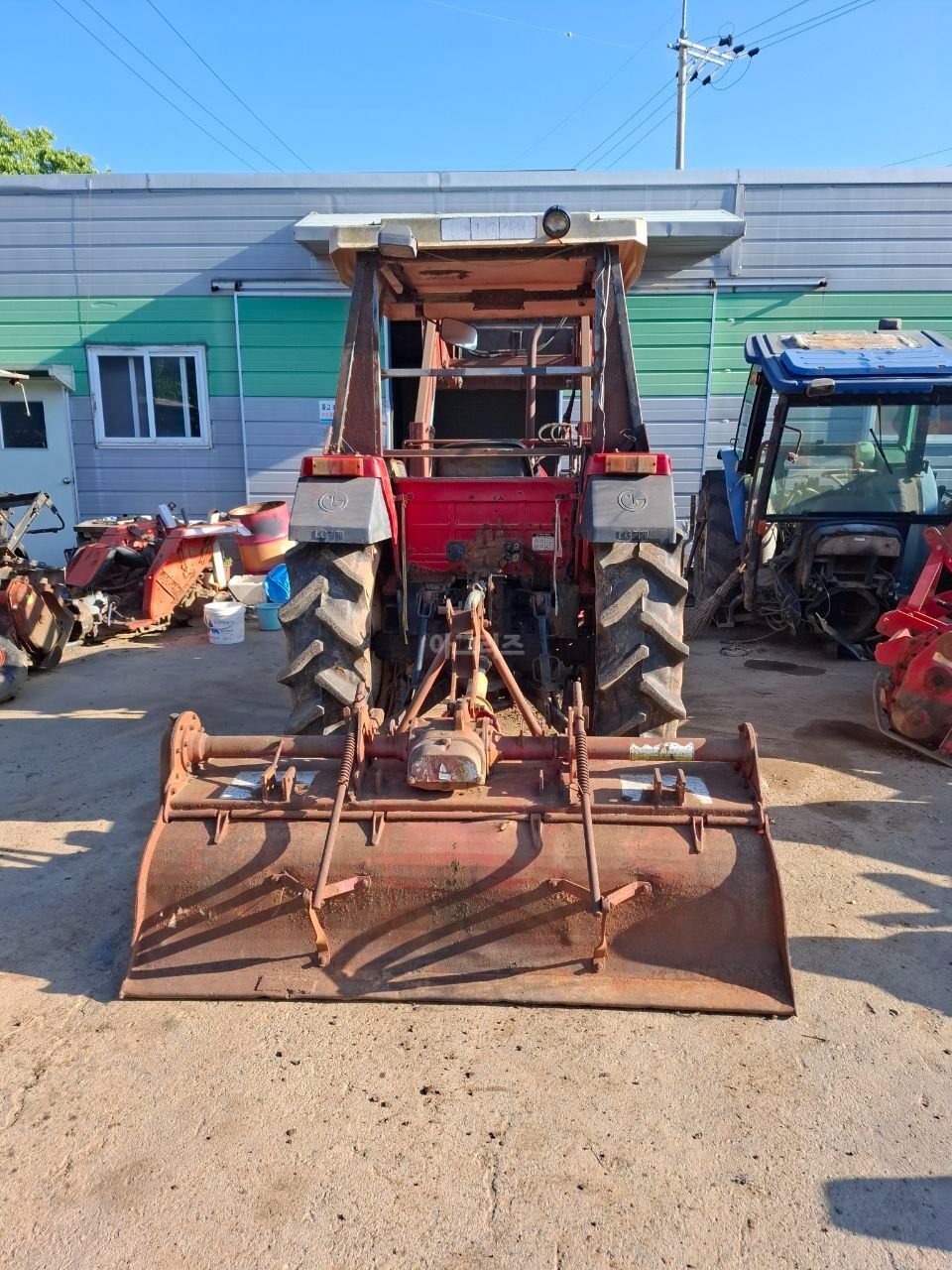 LS Tractor LT47 (47hp) 뒤우측면