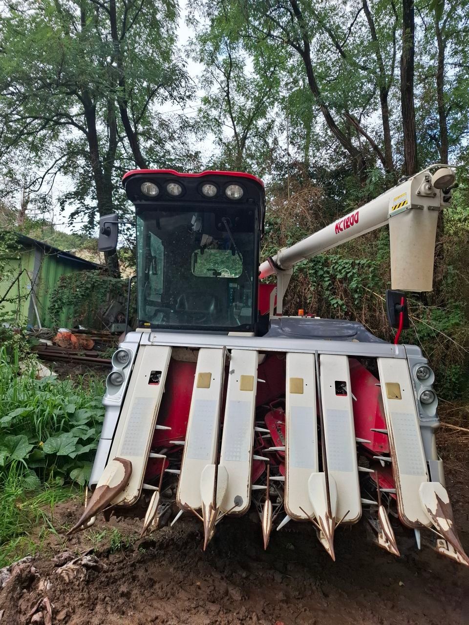 국제 콤바인 KC1200 (6조식) 뒤우측면