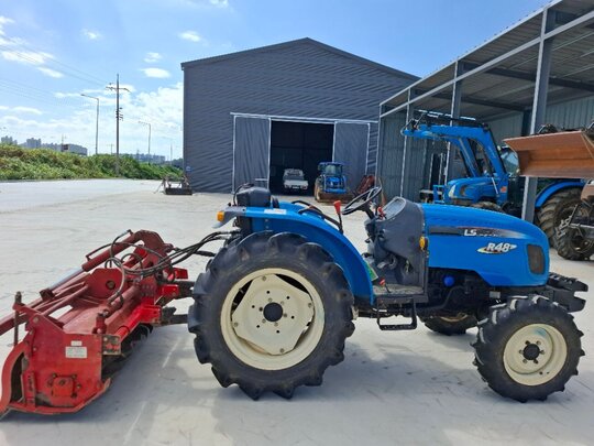 LS Tractor R48 (48hp) 앞좌측면