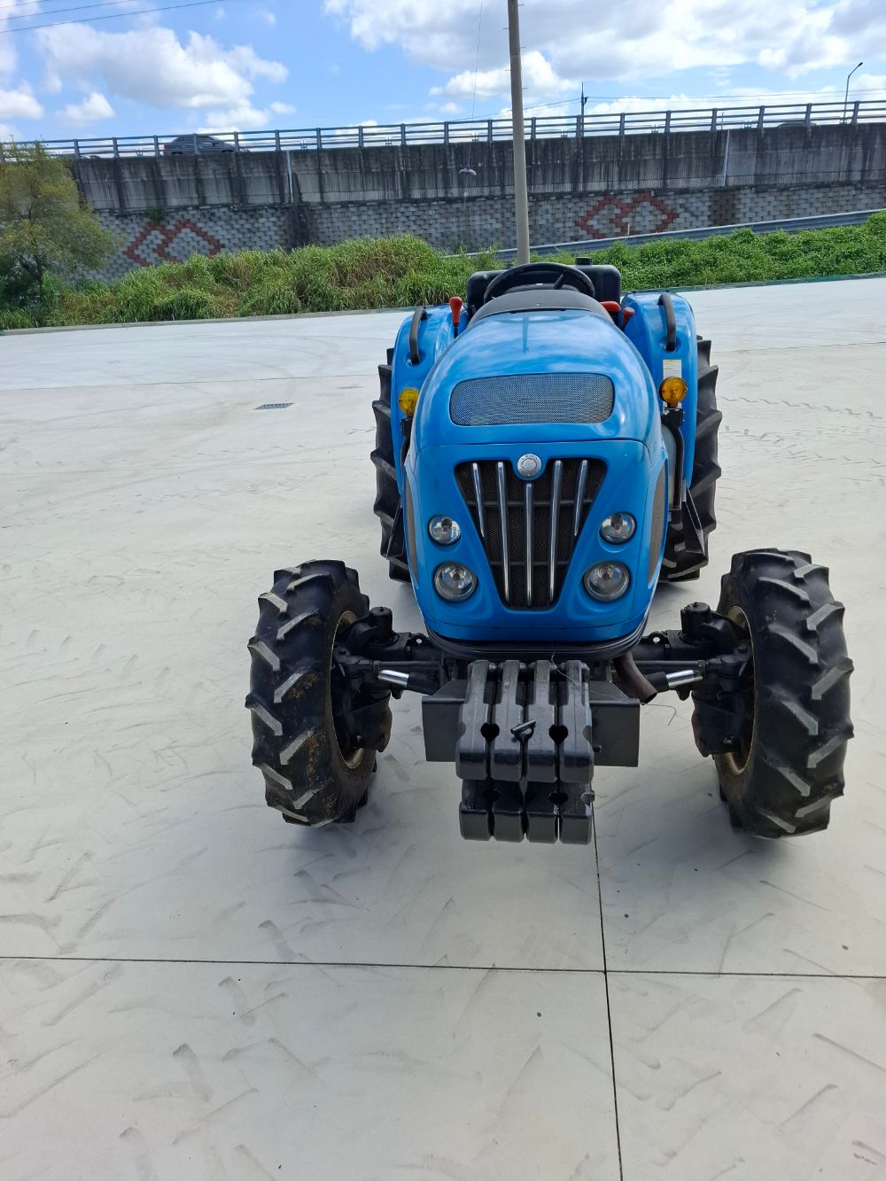 LS Tractor R48 (48hp) 뒤우측면