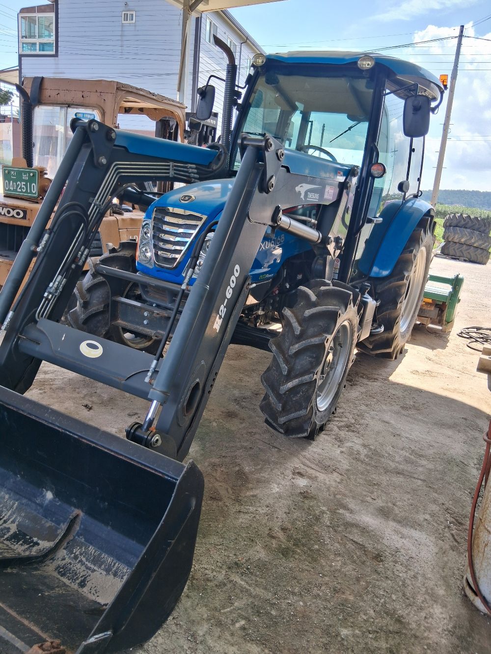LS Tractor XU6168 (68.9hp) 뒤우측면