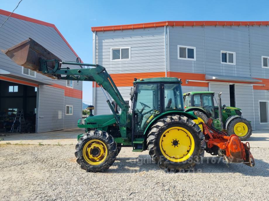 JohnDeere Tractor 5520 (85hp) 측면