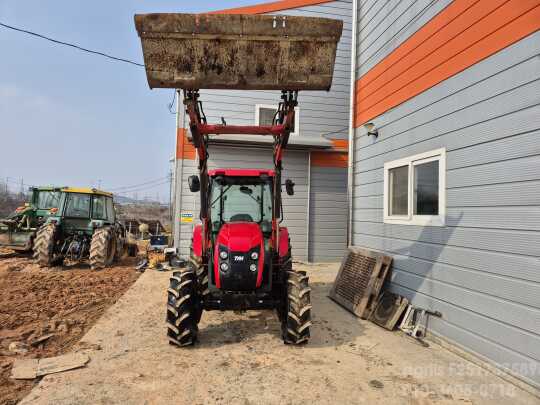 TYM 트랙터 T623 (62마력) 앞좌측면