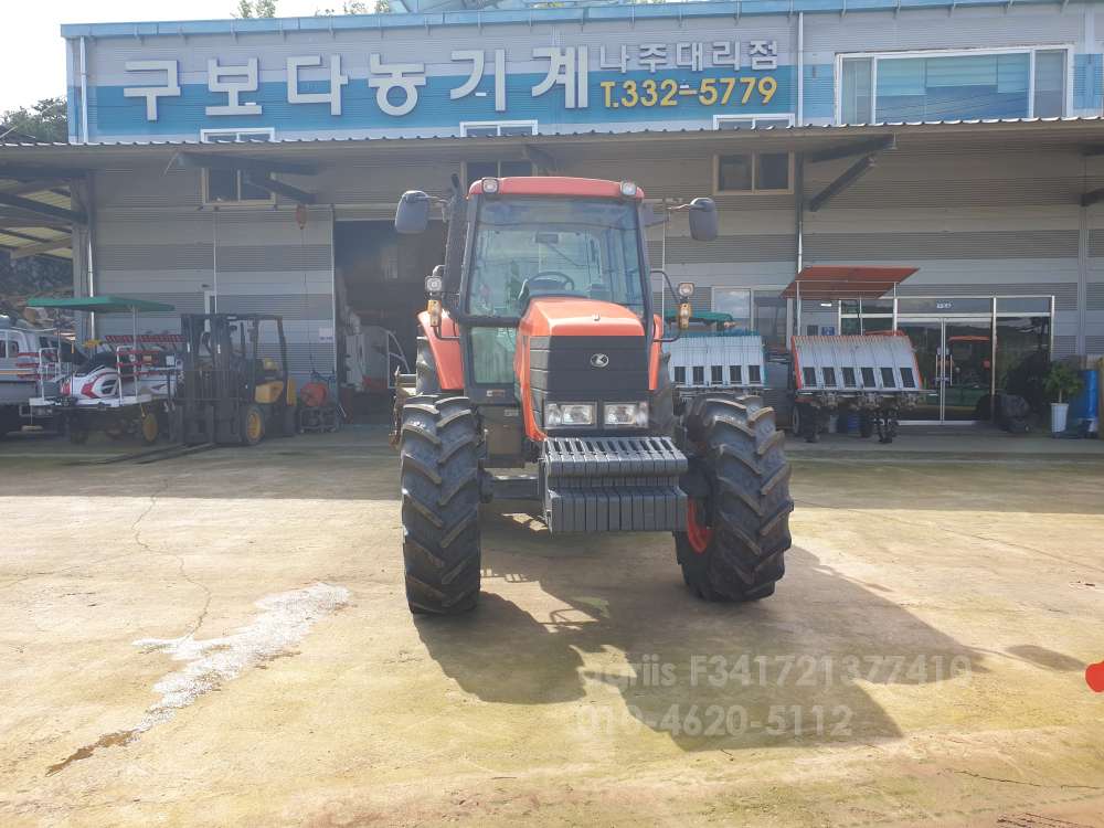 구보다 트랙터 M125X (125마력) 앞좌측면