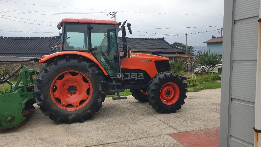 구보다 트랙터 M125X (125마력) 뒤우측면