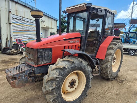 TYM 트랙터 T860 (86마력) 앞좌측면