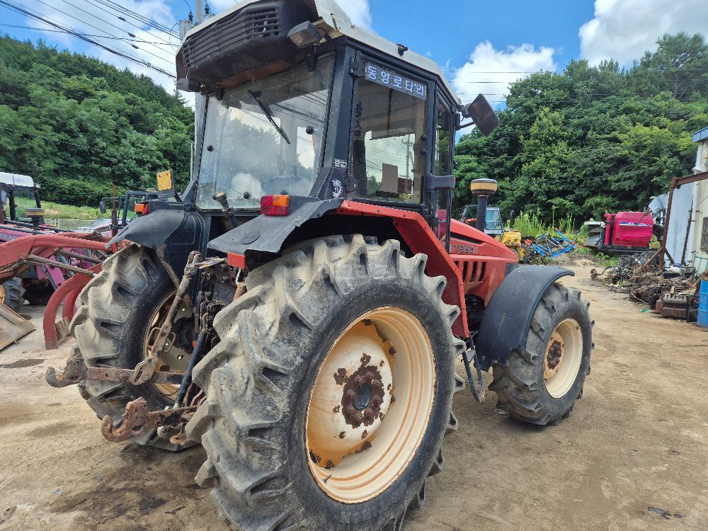 TYM 트랙터 T860 (86마력) 뒤우측면