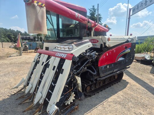 TYM Combine Harvester CX695G (6Rows) 앞좌측면