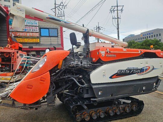 Kubota Combine Harvester ER575K (5Rows) 앞좌측면