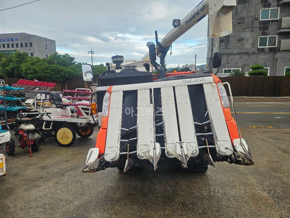 Kubota Combine Harvester ER575K (5Rows) 뒤우측면