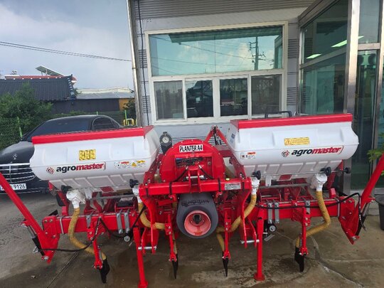 agromaster 옥수수파종기 PLANTER A4 앞좌측면