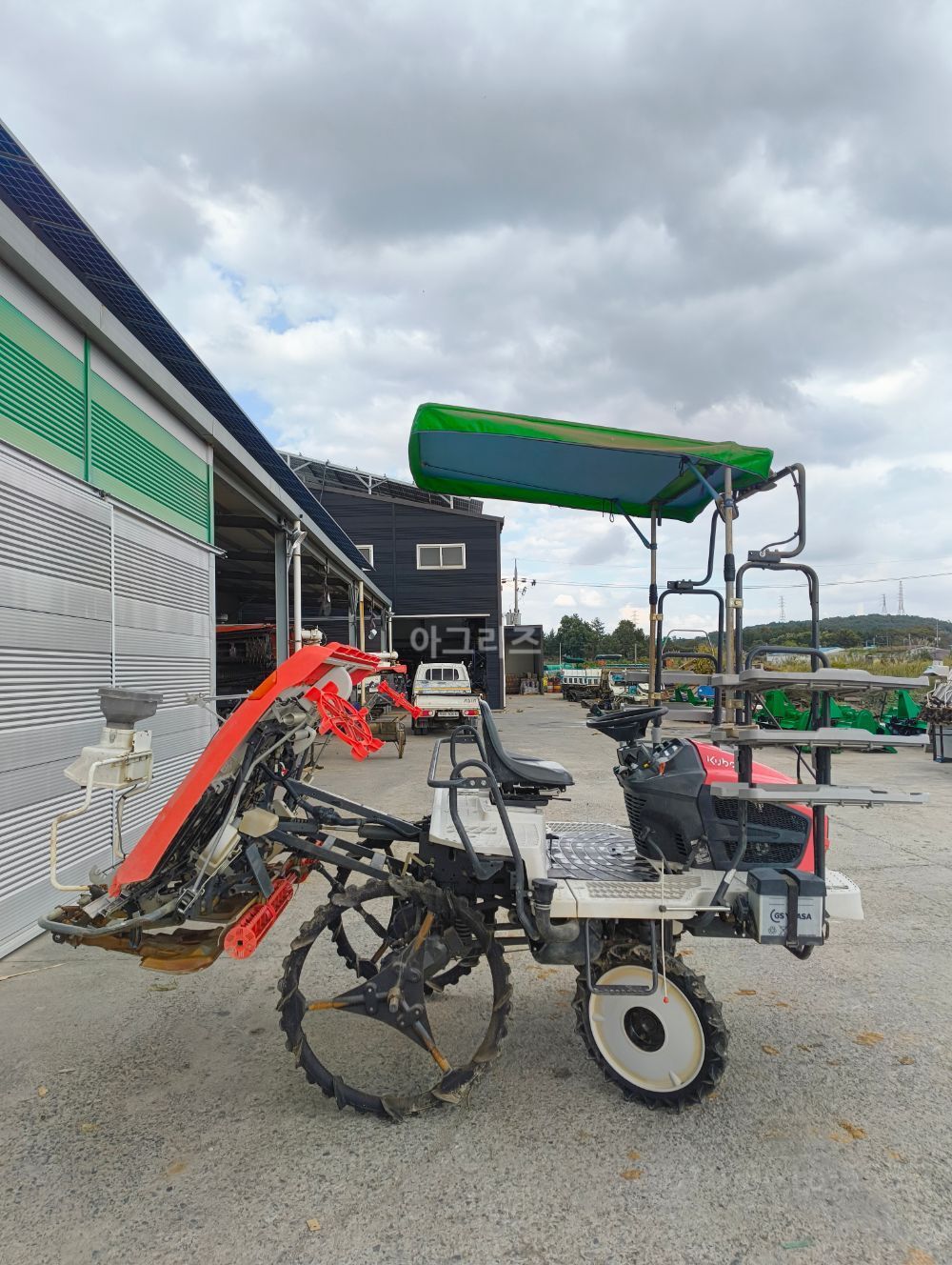 Kubota Rice transplanter KNW6S-GS (6Rows) 뒤우측면