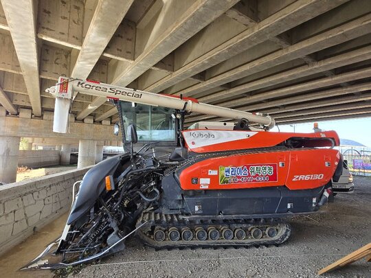 Kubota Combine Harvester ZR6130 (6Rows) 앞좌측면