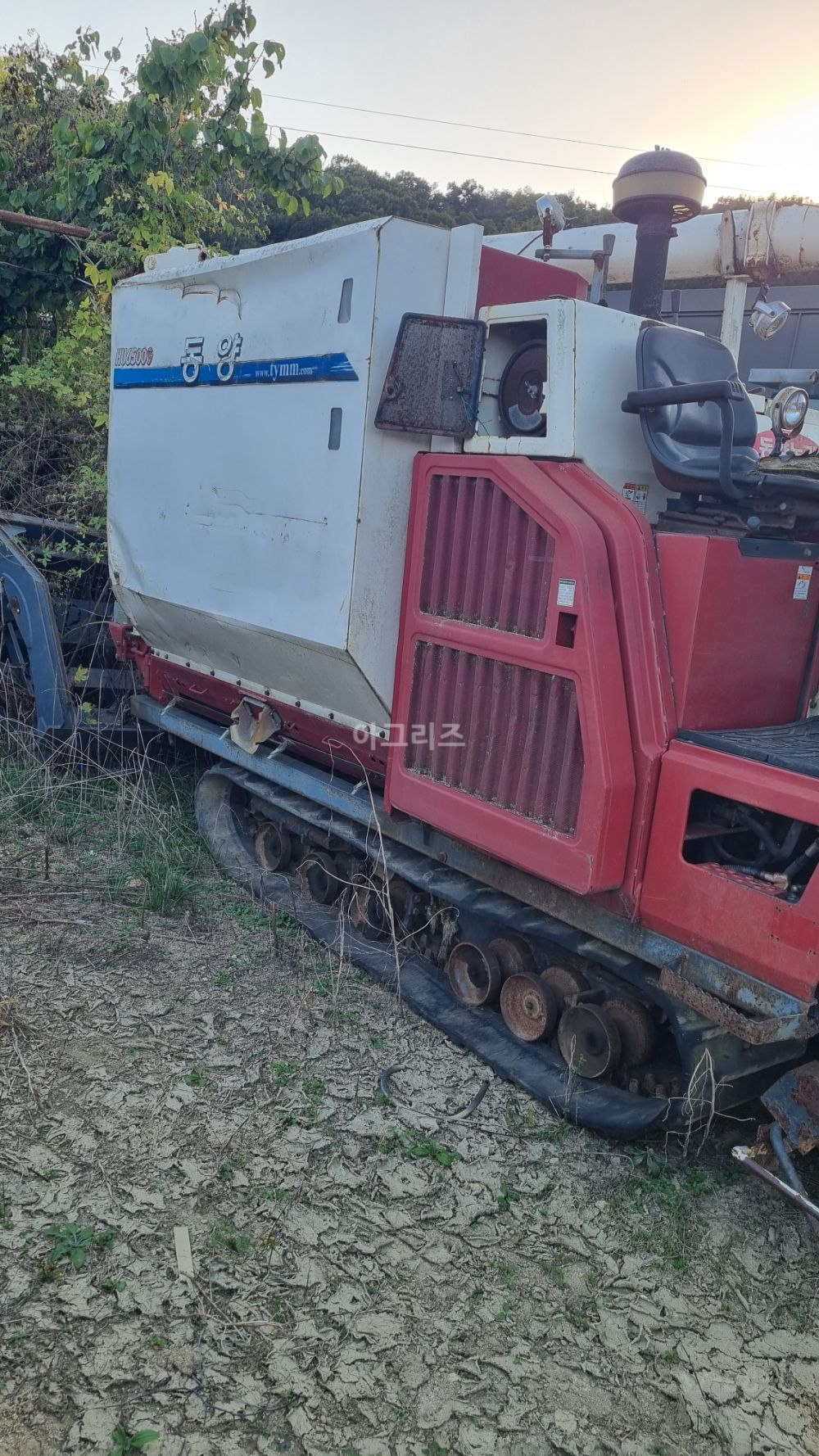 TYM Combine Harvester HU6500G (4Rows) 뒤우측면