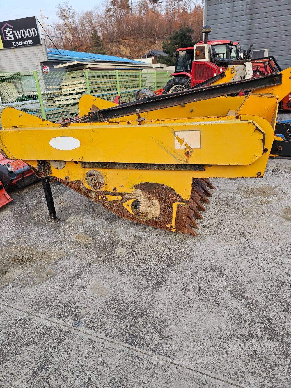  땅속작물수확기 DR-1300W  뒤우측면