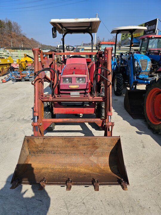 TYM 트랙터 T280 (28마력) 앞좌측면