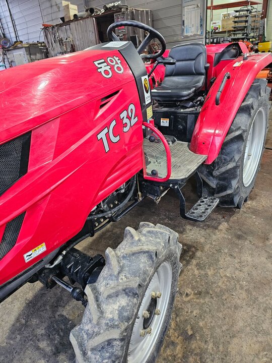 TYM Tractor TC32 (32hp) 앞좌측면