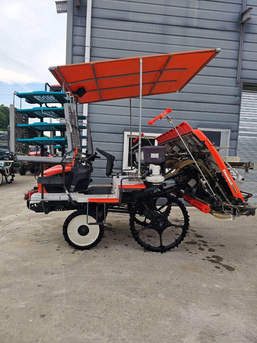 Kubota Rice transplanter KNW8SFS-GS (8Rows) 뒤우측면