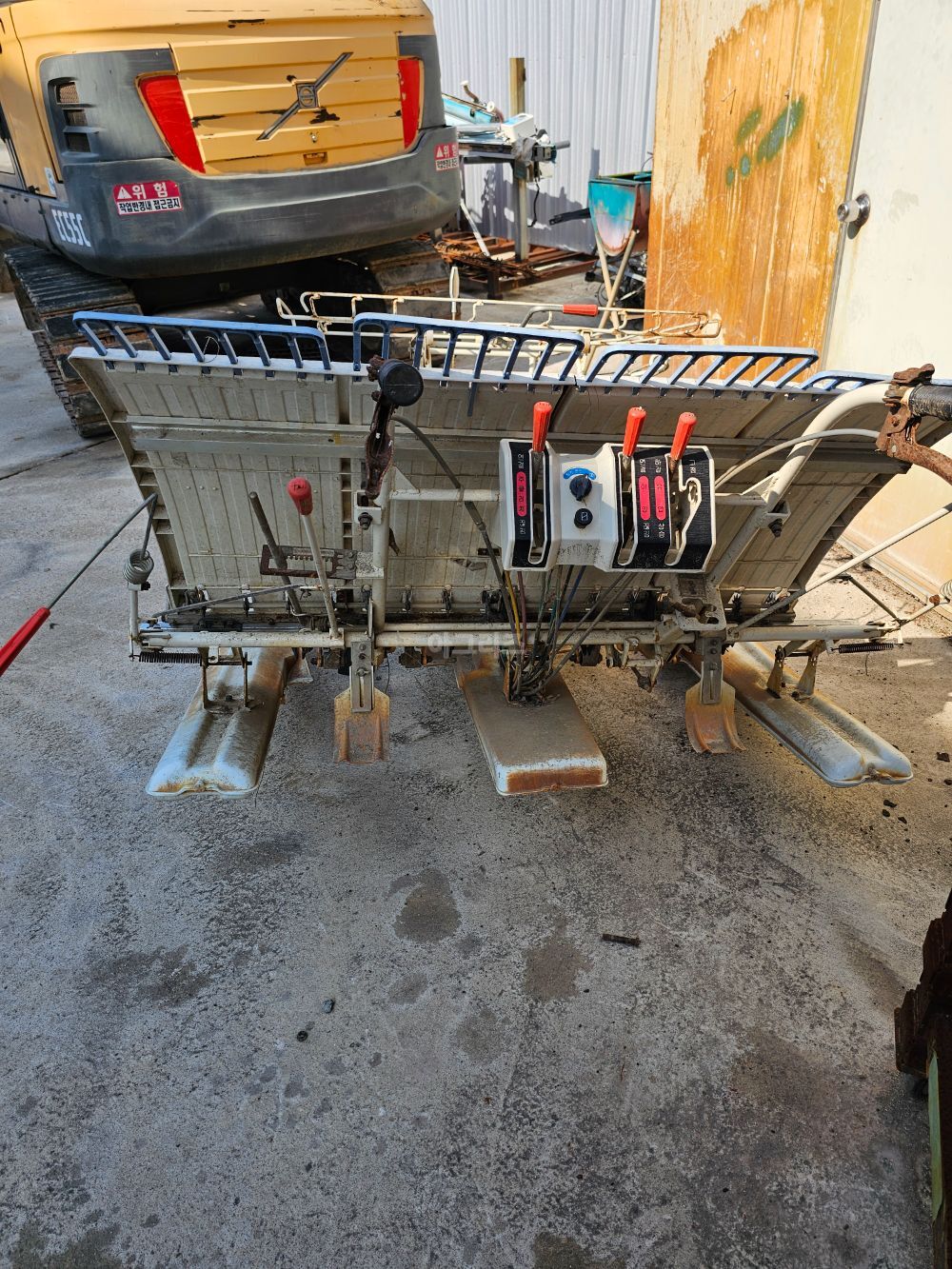 TYM Rice transplanter PF455 (4Rows) 뒤우측면