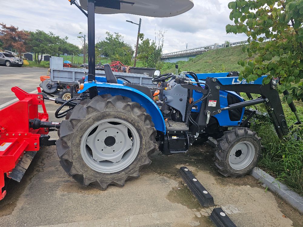 LS 트랙터 XR4144 (46마력) 뒤우측면