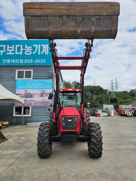 TYM 트랙터 T1003 (100마력) 앞좌측면