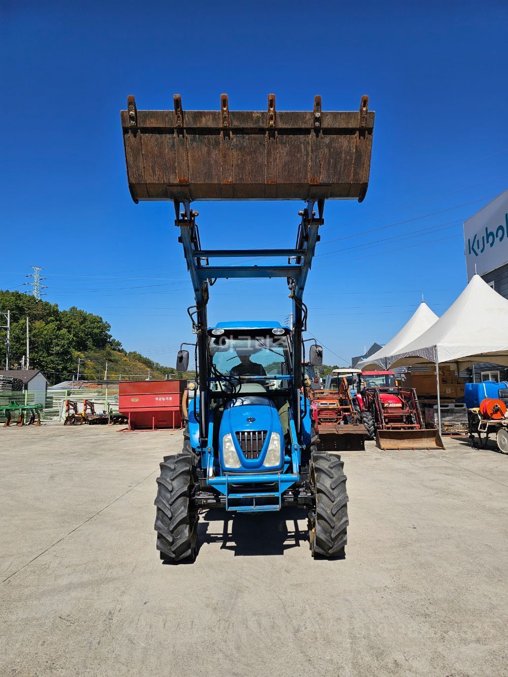 LS 트랙터 U6020 (55마력) 뒤우측면