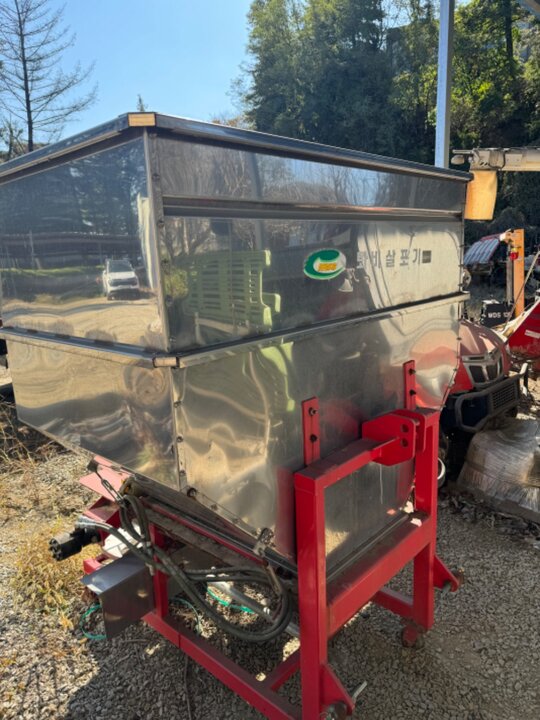 익산농기계 유박비료살포기 IOD-500(익산 500kg) 앞좌측면