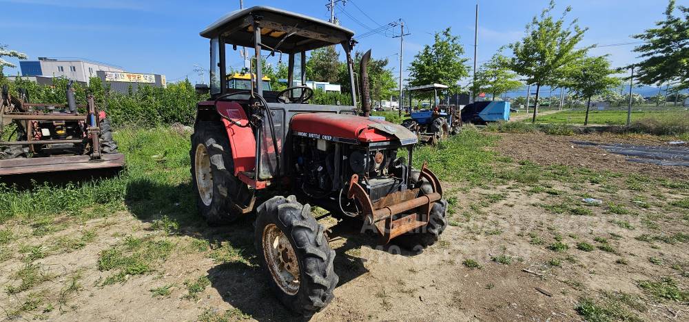 국제 트랙터 F3850 (38마력) 앞좌측면