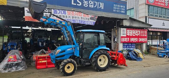 LS 트랙터 XR4145 (45.5마력) 앞좌측면