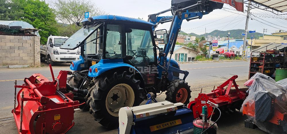 LS 트랙터 XR4145 (45.5마력) 뒤우측면