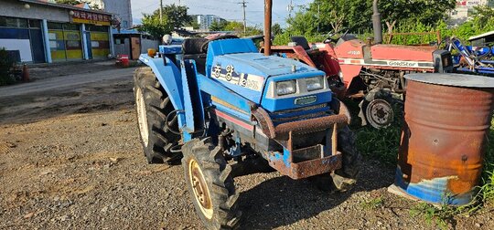 TYM 트랙터 TA2840 (28마력) 앞좌측면