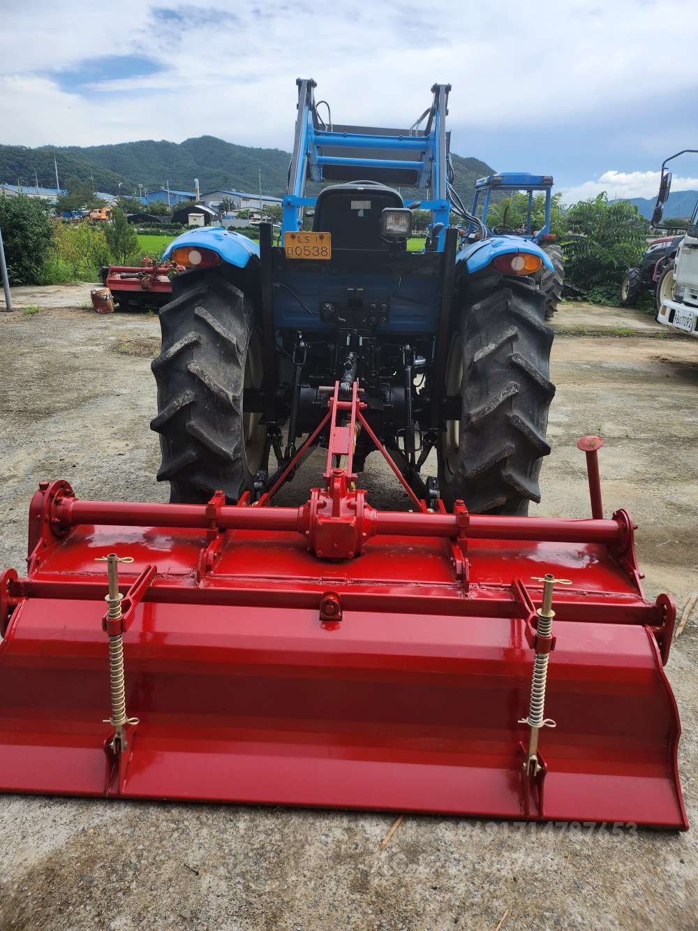 LS Tractor U47 (47hp) 측면