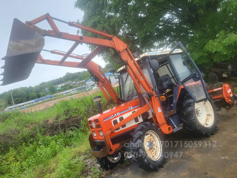 Daedong Tractor D48 (48hp) 측면