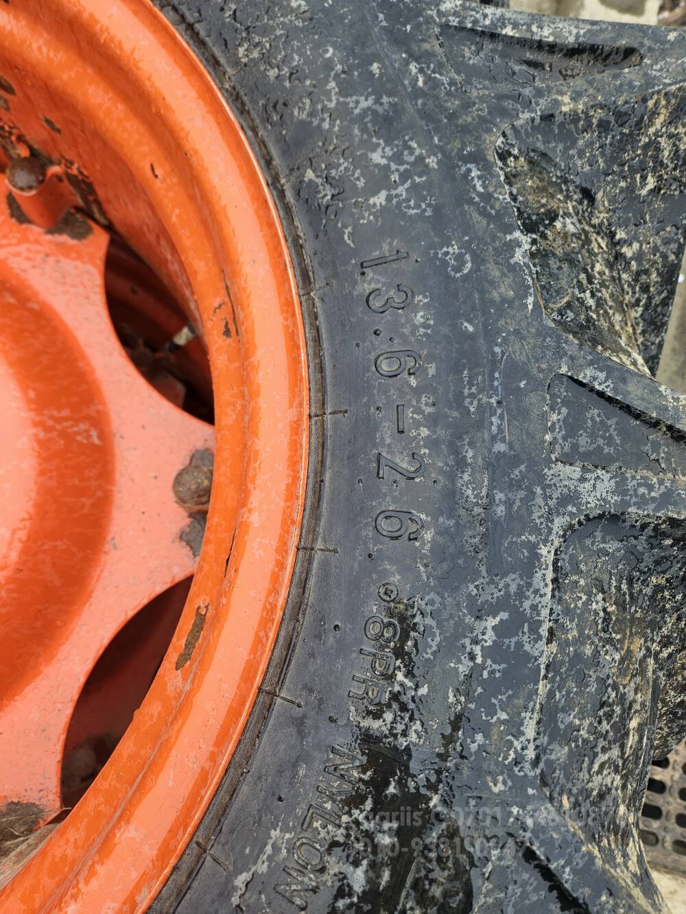 대동 13.6-26,  9.5-16 휠타이어 대동 43마력 휠타이어 뒤우측면