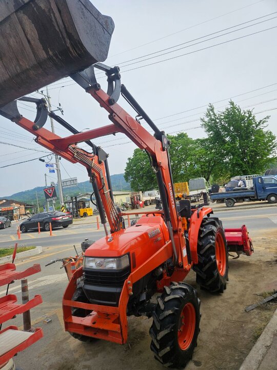 구보다 트랙터 L44SU (42마력) 앞좌측면