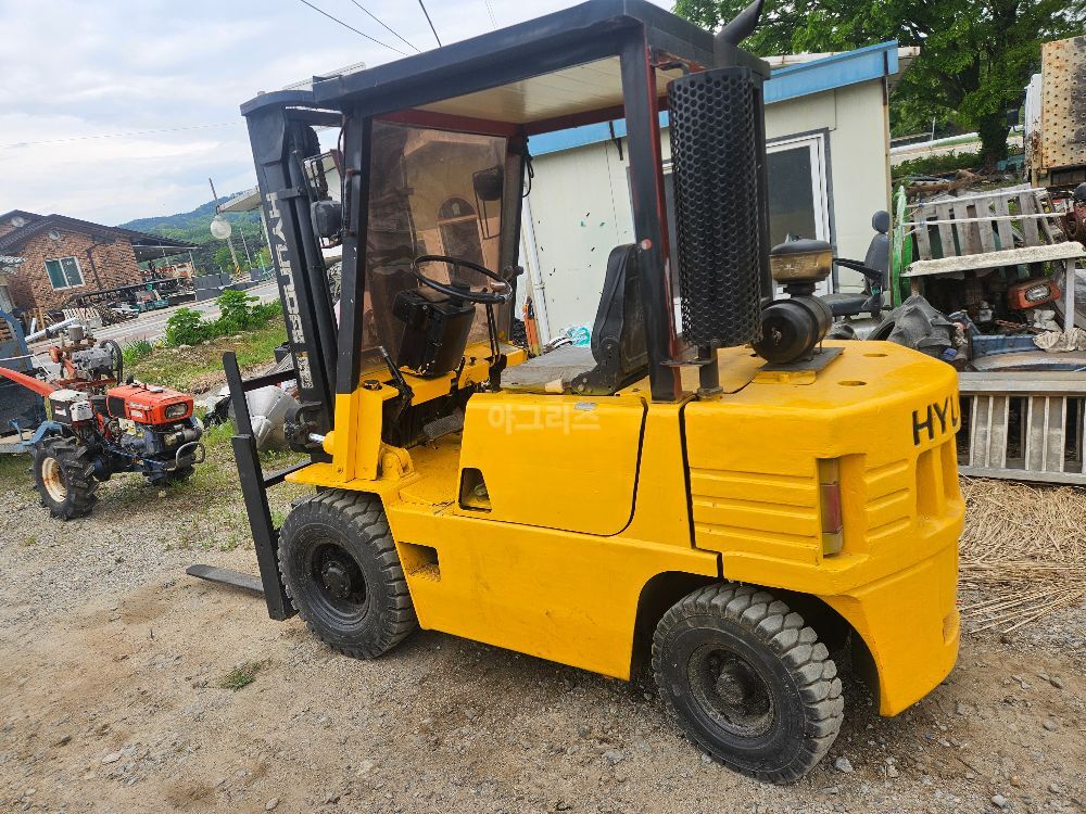 현대지게차  HR25D  지게차 (2.5톤) 뒤우측면
