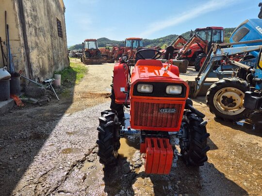대동 트랙터 L2202-4WD (22마력) 앞좌측면