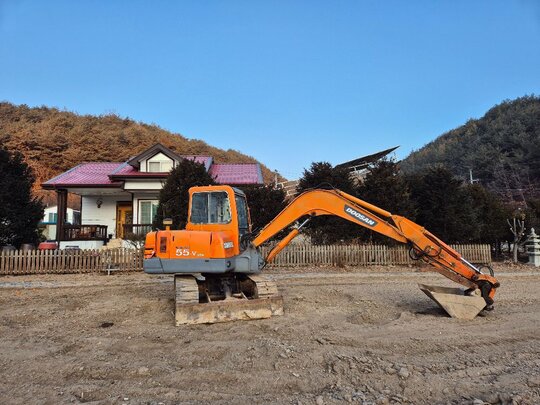  Excavator 55-V (5.5톤) 앞좌측면