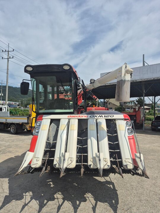 Daedong Combine Harvester DXM120 (6Rows) 앞좌측면